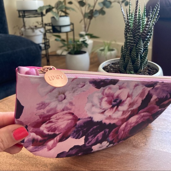 Ipsy • Floral Glam Bag - Picture 4 of 8